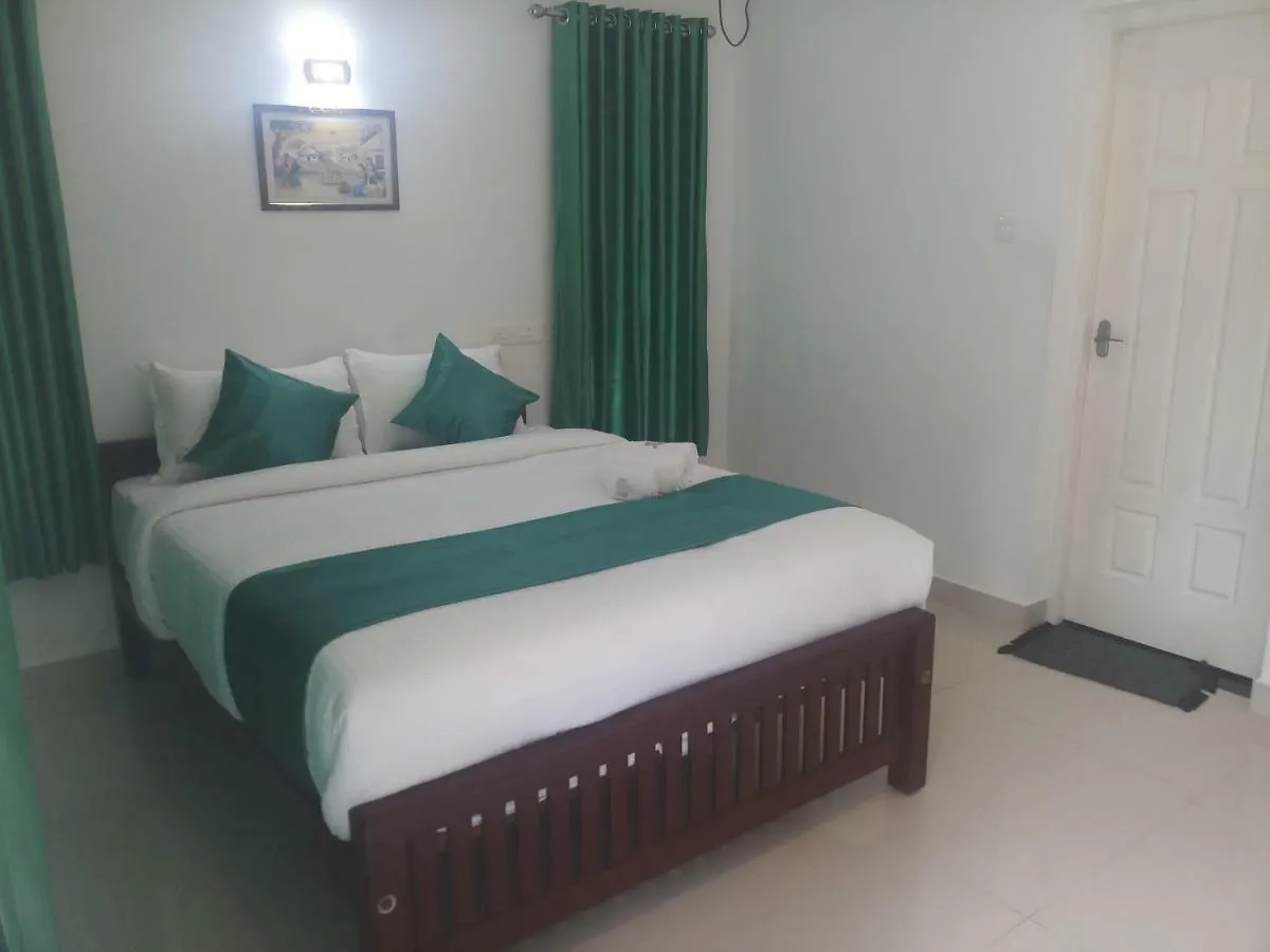 Mushroom Hut Resort Athirappilly
