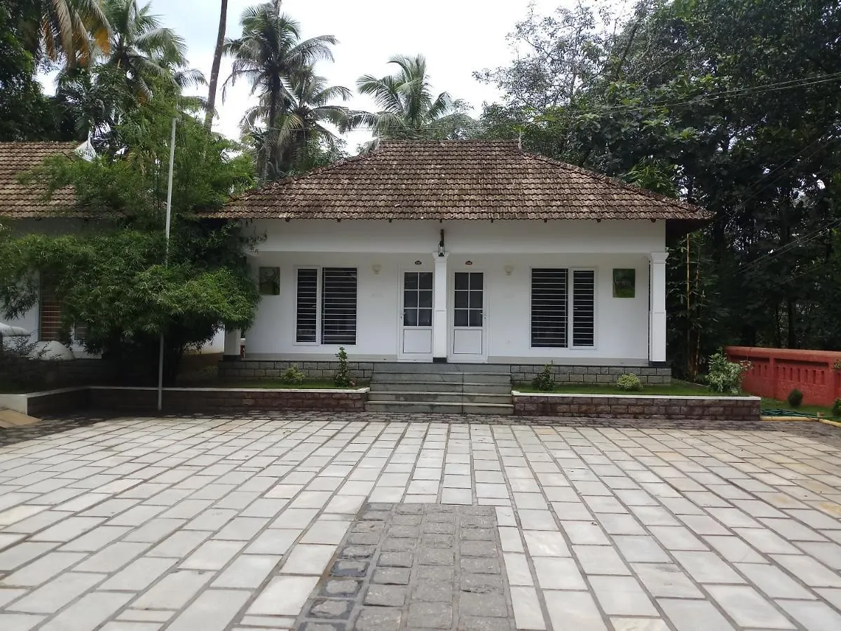 Mushroom Hut Resort Athirappilly