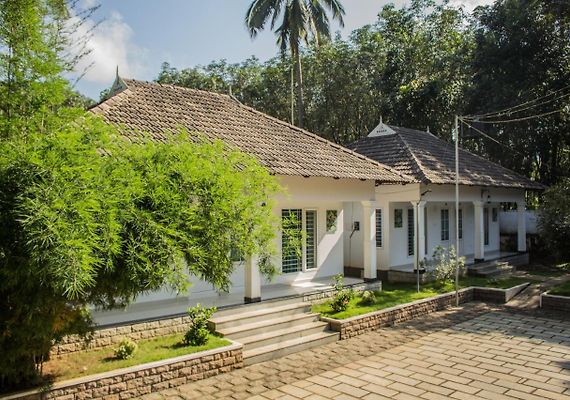 MUSHROOM HUT RESORT ATHIRAPPILLY