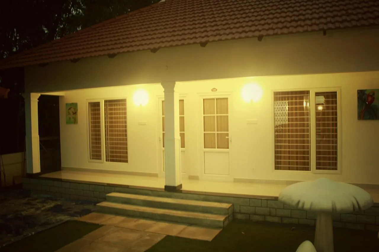 Mushroom Hut Resort Athirappilly