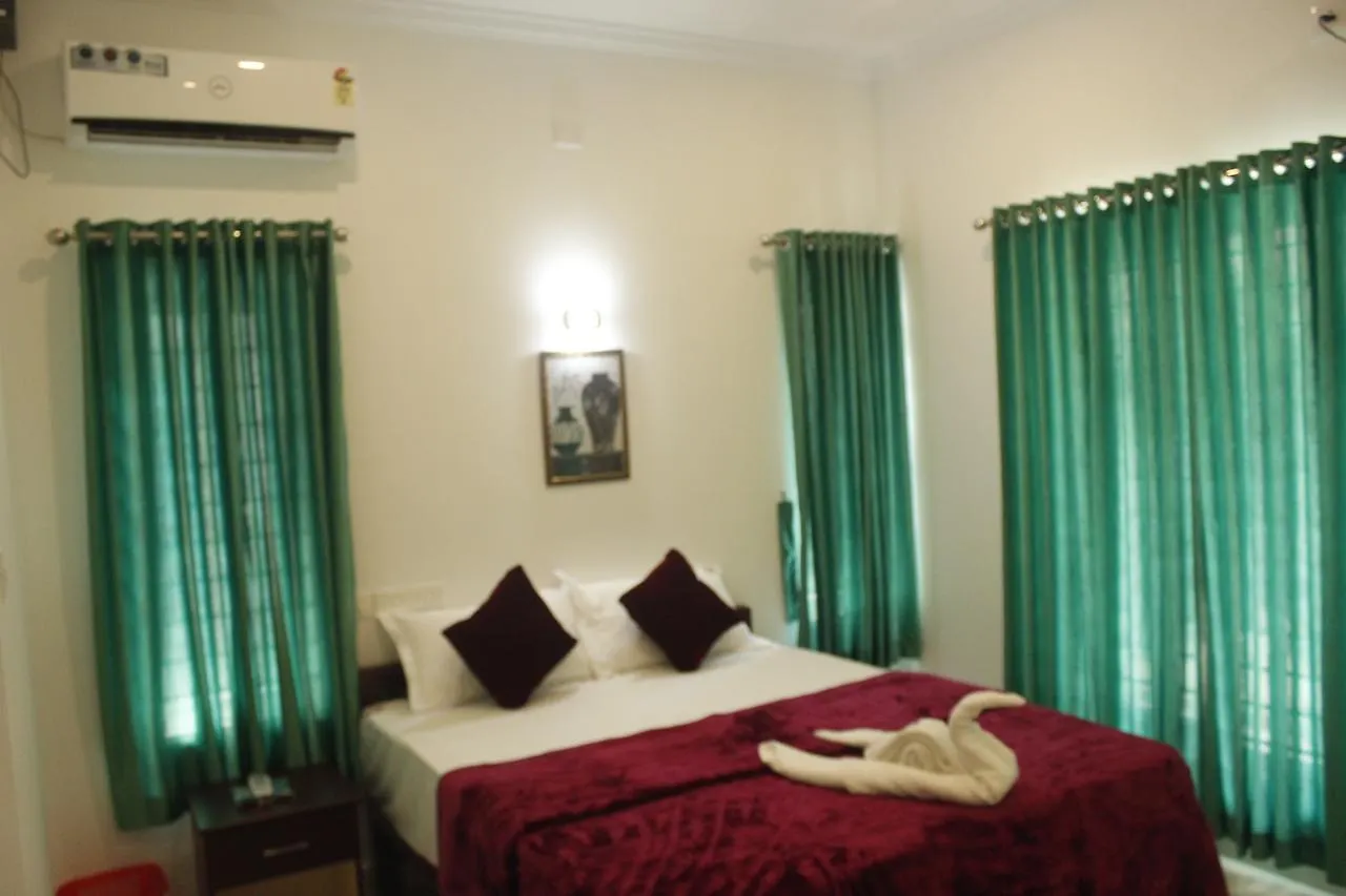 Mushroom Hut Resort Athirappilly