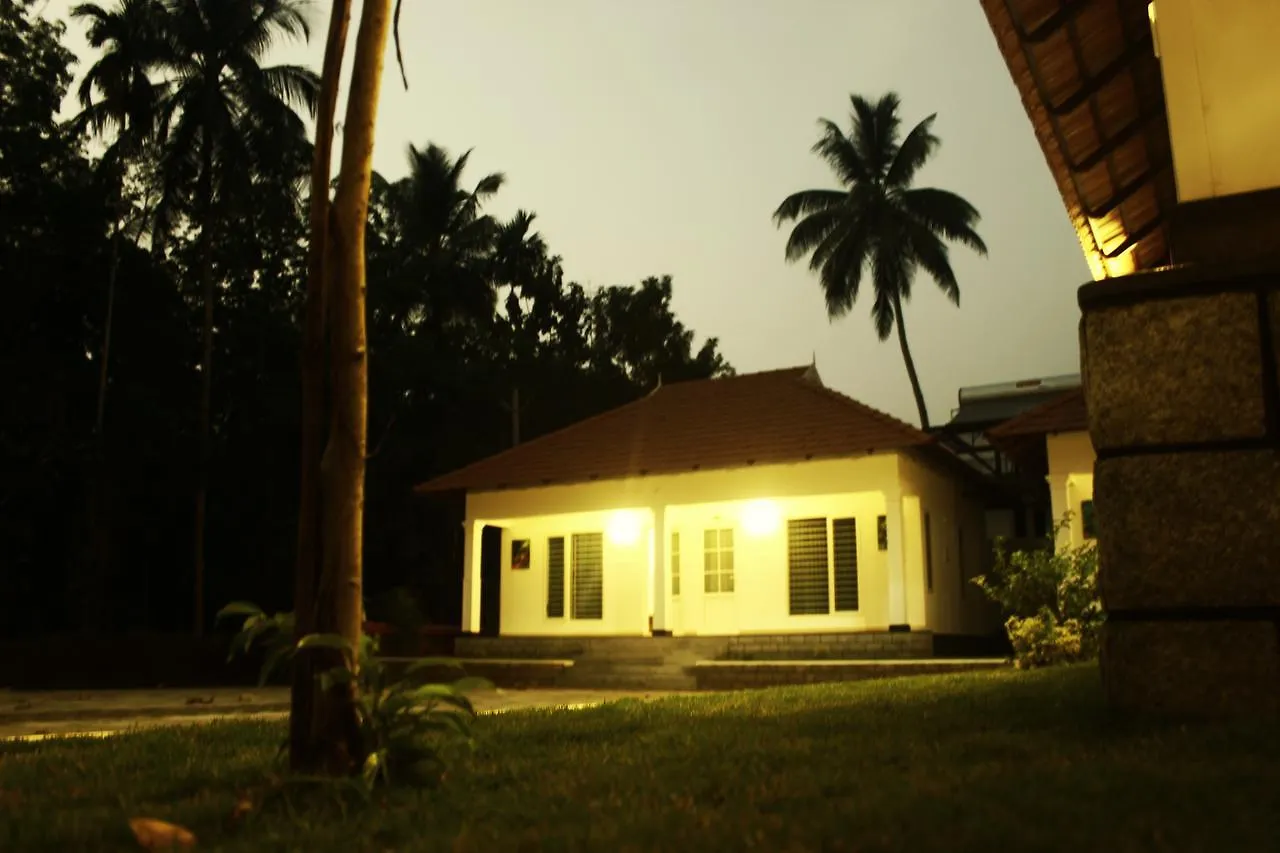 Mushroom Hut Resort Athirappilly