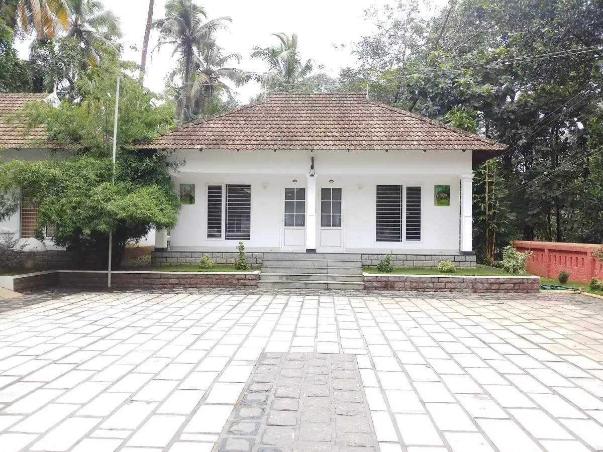 Mushroom Hut Resort Athirappilly