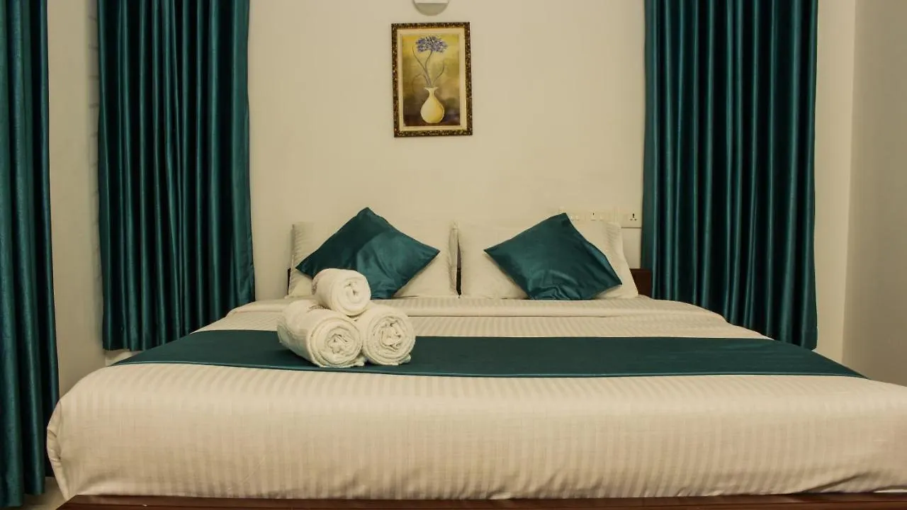 Mushroom Hut Resort Athirappilly